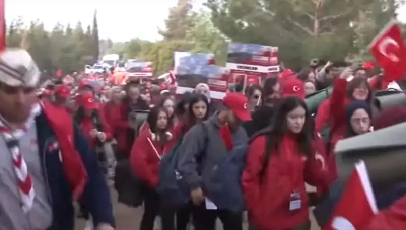 Çanakkale Zaferi'nin 110. Yıl Dönümünde 57. Alay Vefa Yürüyüşü Coşkuyla Başladı