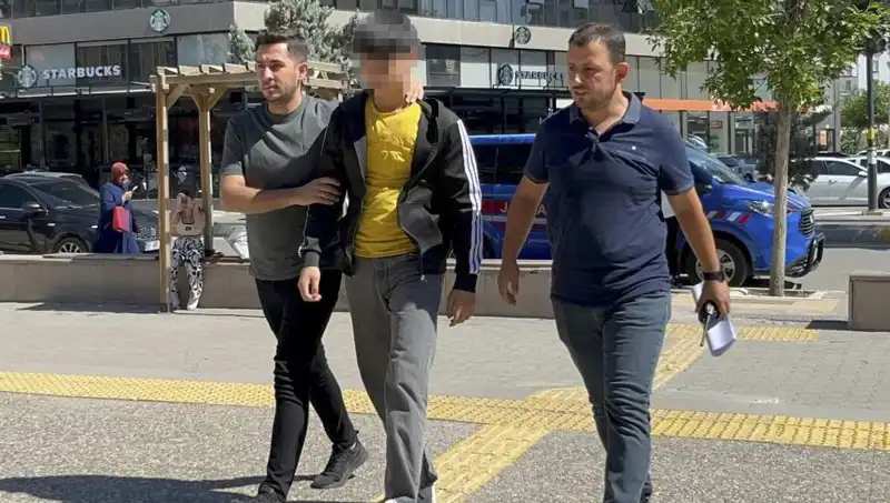 Tartışma Kanlı Bitti: Genç Adam Kardeşini Bıçaklayarak Yaraladı
