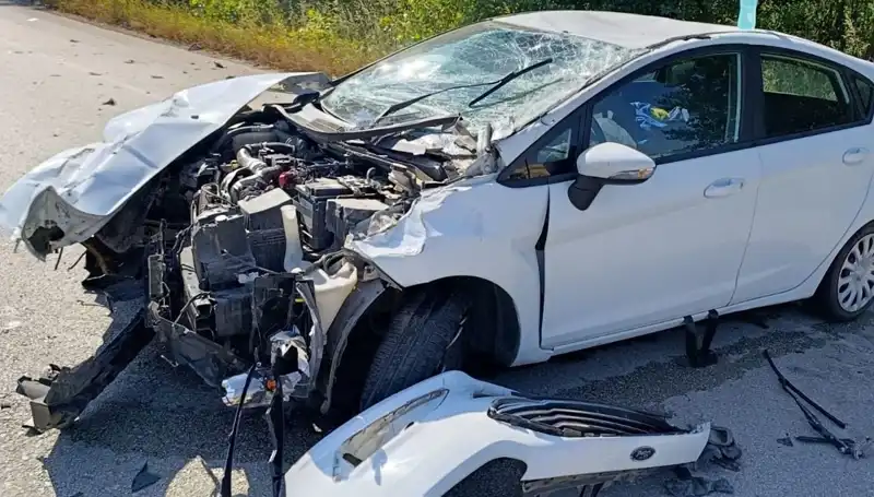 Çanakkale'de Feci Trafik Kazası: İki Kişi Yaralandı, Olayın Ayrıntıları Ortaya Çıktı