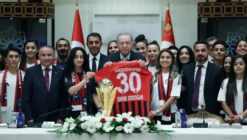 Yüksekovaspor Kadın Futbol Takımı, Cumhurbaşkanı Erdoğan ile Tarihi Görüşme Gerçekleştirdi