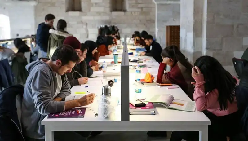 Üniversiteler 2023-2024 Akademik Yılı Başlangıç Tarihlerini Açıkladı