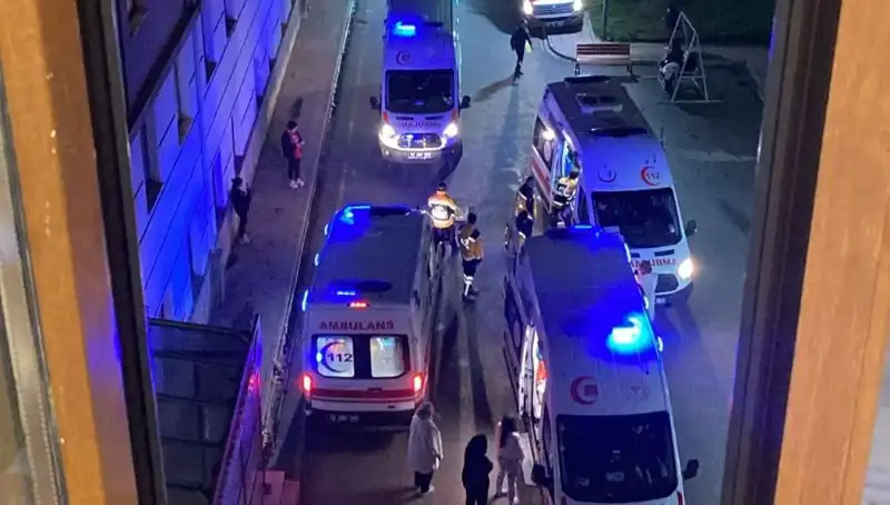 Öğrencilerin Akşam Yemeğinden Zehirlenme Korkusu: 53 Kişi Hastaneye Kaldırıldı