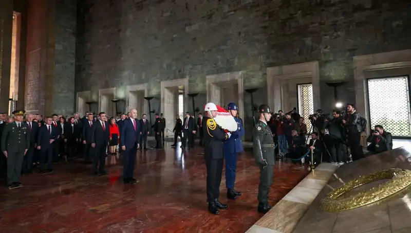 Devlet Erkanı Anıtkabir'de: Anma Törenine Yoğun Katılım