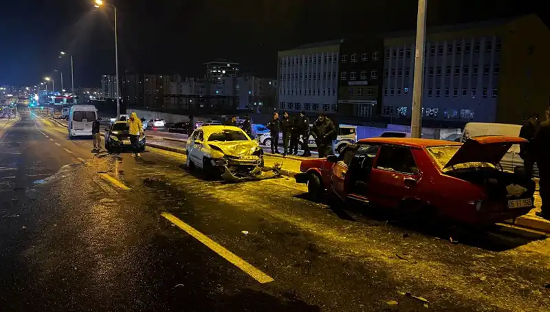Kayseri'de Zincirleme Trafik Kazası: 11 Araç Birbirine Girdi