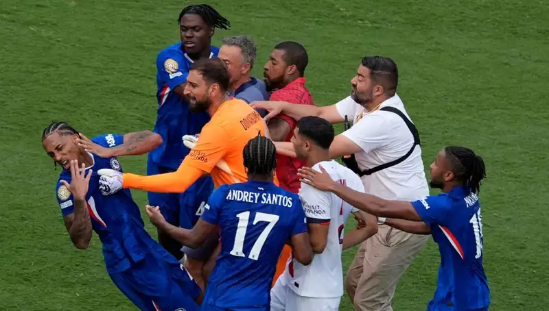 Dev Final Maçında Şok Eden Olay: Teknik Direktör Futbolcuya Yumruk Attı