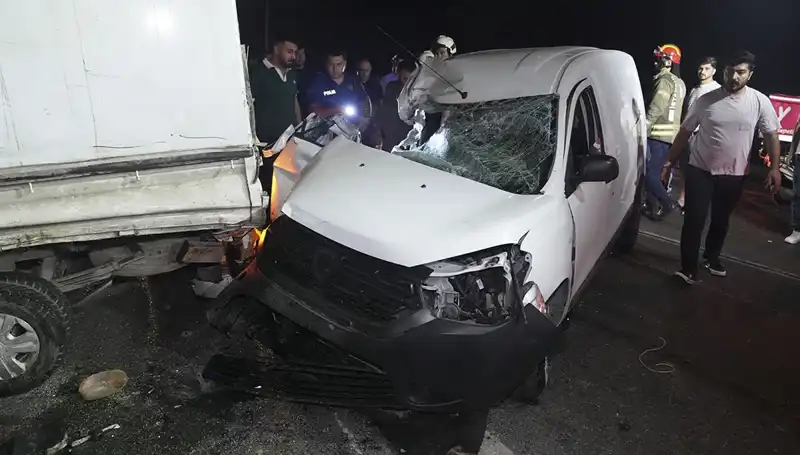 İstanbul'da Feci Kaza: Araç Çarpması Sonucu Üç Kişi Yaralandı
