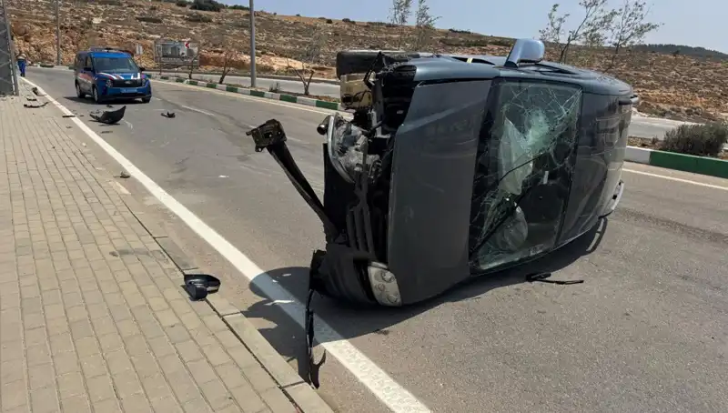 Kilis'te Ticari Araç Devrildi: Korkutan Kazada 4 Kişi Yaralandı!
