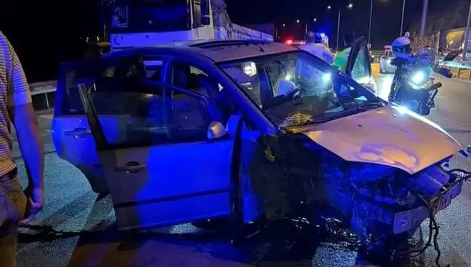 Otomobil Bariyere Çarpınca Kanlar İçinde Kaldı: Bir Ölü, Üç Yaralı