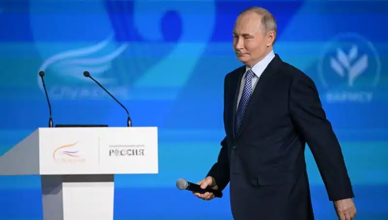 Rusya'nın Yeni "Yabancı Ajan" Yasası: Putin'ten Şaşırtıcı Karar