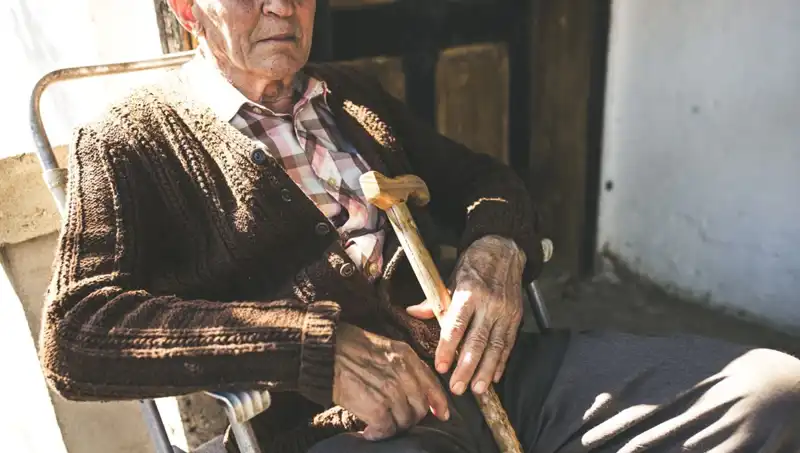 100 Yaşındaki İnsanların 16'sı Depresyonla Mücadele Ediyor: Yalnızlık ve İlgisizlik Tehlikesi