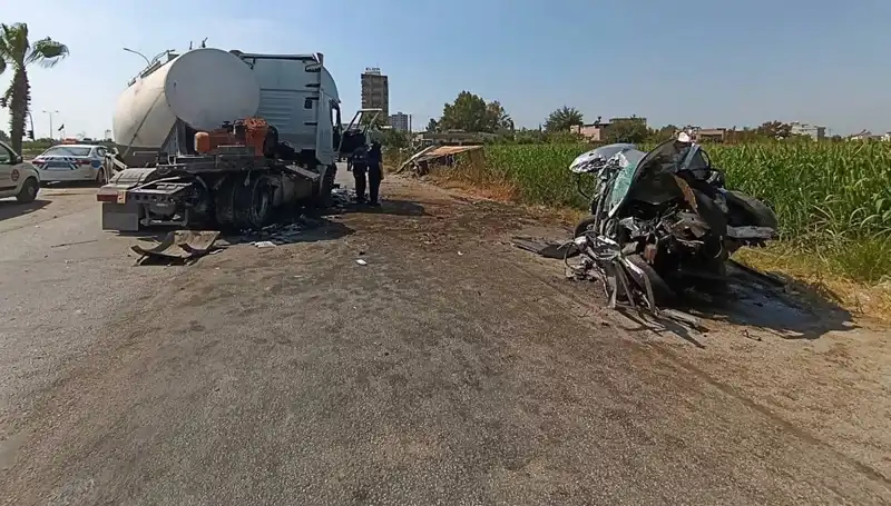 Adana'da Otomobil ve Kamyona Tanker Çarpınca Feci Kaza Meydana Geldi