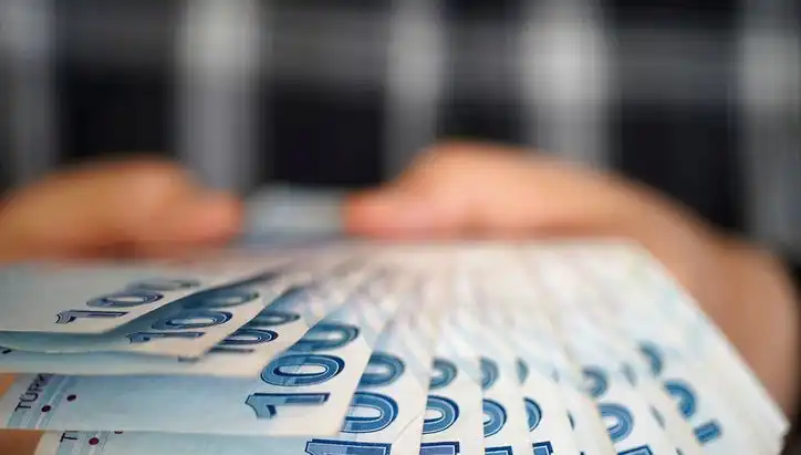 Emekli Promosyonları 2025: Bankaların Rekabeti Hız Kazanıyor!
