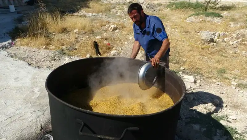 Türkiye'de Geleneksel Ağustos Festivalleri: Kazanlar Kaynamaya Başladı!