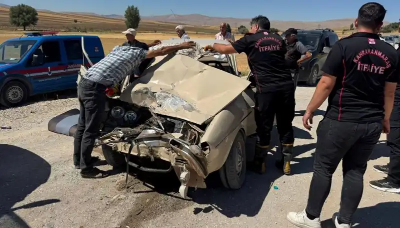 Kahramanmaraş’ta Dehşet Anları: Kamyonet ile Otomobil Çarpıştı!