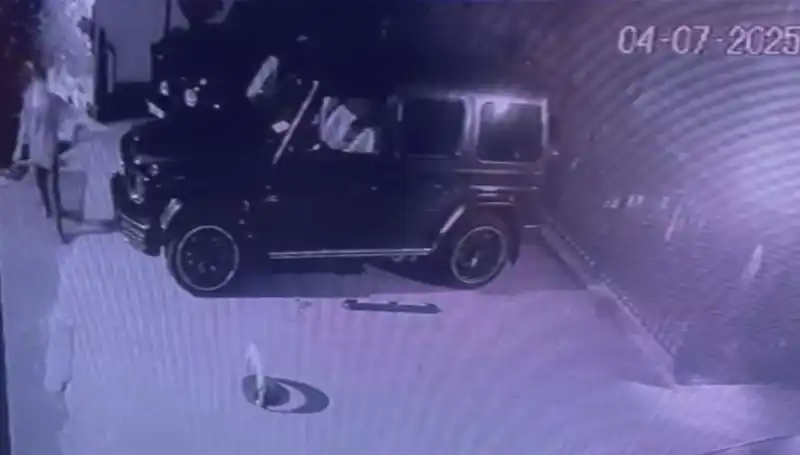 Sarıyer'de Skandal! 30 Milyonluk Cipler Benzinle Ateşe Verildi