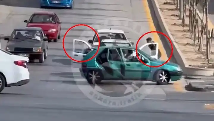 Trafikte Bıçak ve Kılıçlarla Saldıran Çeteye Gözaltı Operasyonu