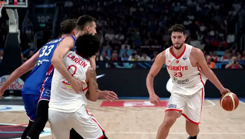 12 Dev Adam, İsveç’i Yenerek EuroBasket’te Çeyrek Finale Yükseldi!