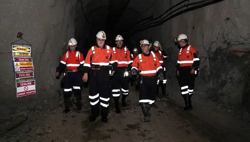 Bakan Işıkhan Altın Madeninde Gövde Gösterisi Yaptı