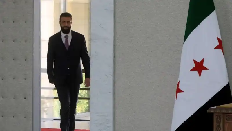 Paris'te Macron ve Şara'nın Zirvesi: Fransa'dan Suriye İçin Tarihi Destek