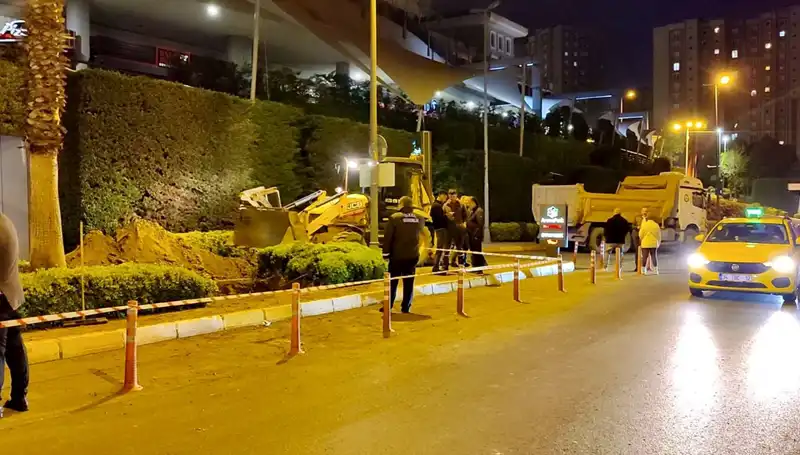AVM Girişinde Doğalgaz Paniği: Alışveriş Severler Korku Dolu Anlar Yaşadı