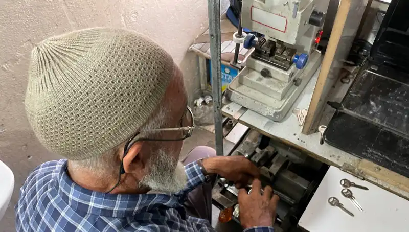 28 Yılda 4 Metrekarelik Dükkanda Sıradışı Bir Hayat Hikayesi