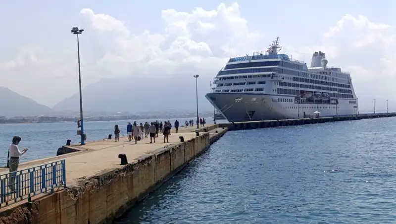 Alanya, ABD'li Turistlerle Renkleniyor: Kruvaziyer Turu Şehre Akın Ettirdi