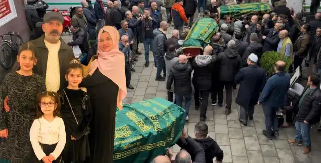 Rize, Strasbourg'da Hayatını Kaybeden Kız Kardeşlere Duygusal Veda Töreni Düzenliyor