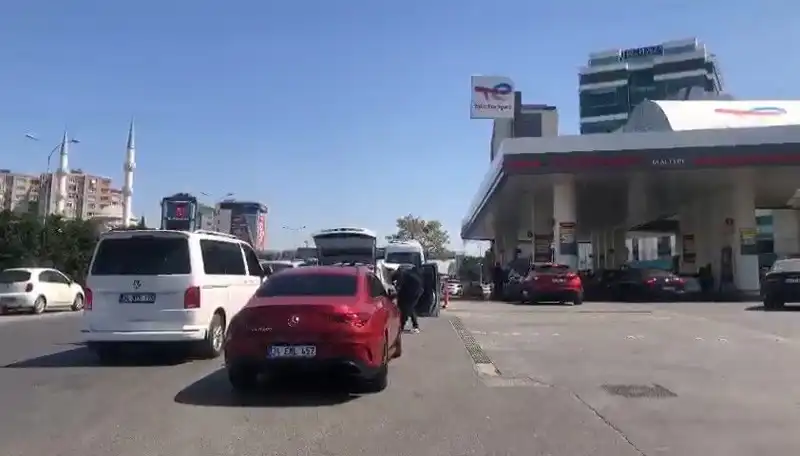 Deprem Sonrası Akaryakıt İstasyonlarında Uzun Kuyruklar: Sebepleri ve Sonuçları