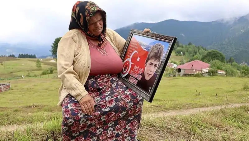 DEM Parti, Eren Bülbül’ün Anneler Günü’nü Anlamlı Bir Mesajla Kutladı