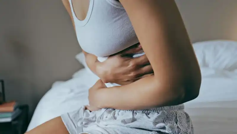 22 Yaşında Bağırsak Kanseri Teşhisi: Belirtiler Görmezden Gelinirse Ne Olur?