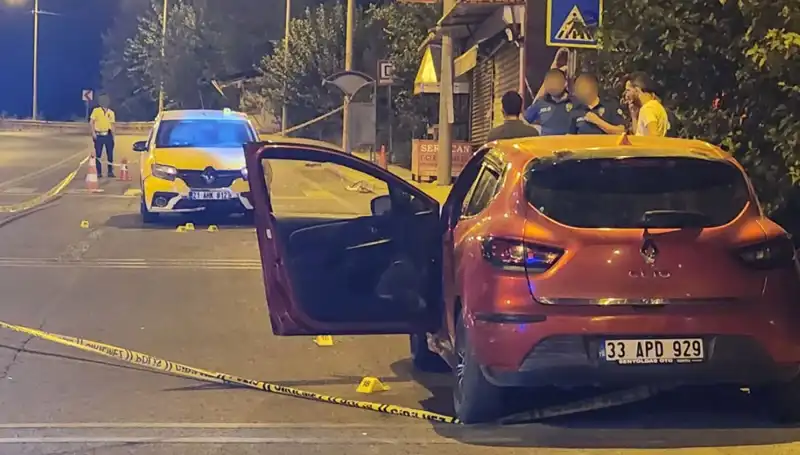 İki Gruplar Arasında Kanlı Çatışma: Otomobilden İnip Kurşun Yağdırdılar