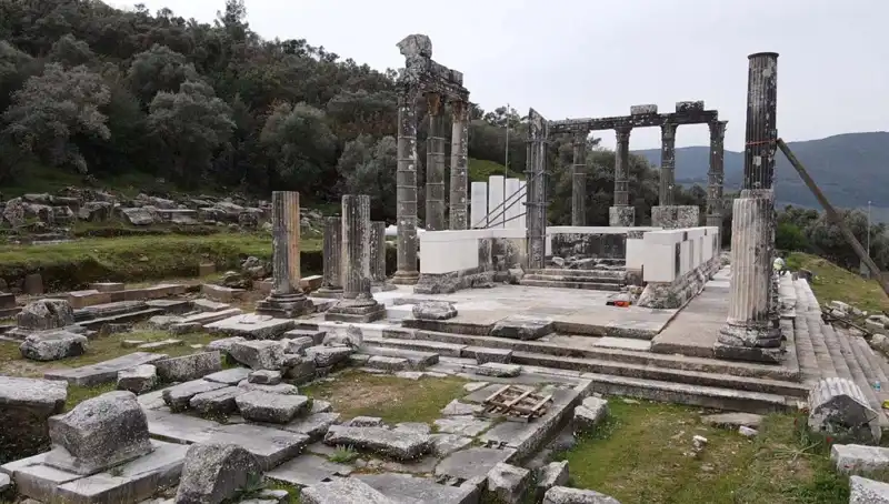 Zeus Tapınağı’ndaki Restorasyon Çalışmaları Hayranlık Uyandırıyor