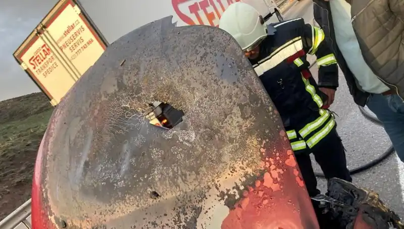 Seyir Halindeki Otomobilde Meydana Gelen Yangın Panik Yarattı