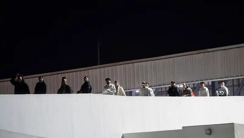 Düzensiz Göçmen Operasyonu: İki İlde Yüzlerce Kaçak Yakalandı