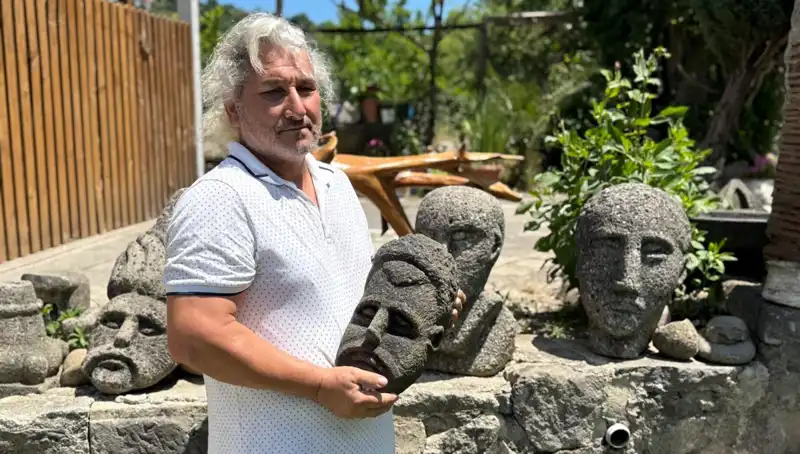 3 Günde Yapıyor, Görenler Tarihi Eser Zannediyor: Özgün Sanatçı Kendini Anlatıyor