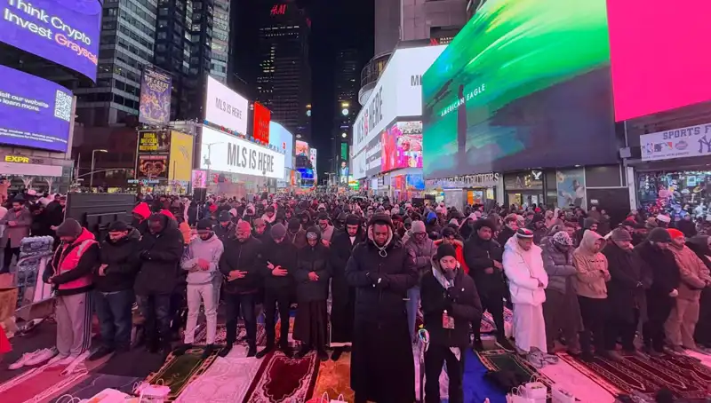 New York Times Meydanı’nda İnanılmaz Bir Teravih Namazı Deneyimi